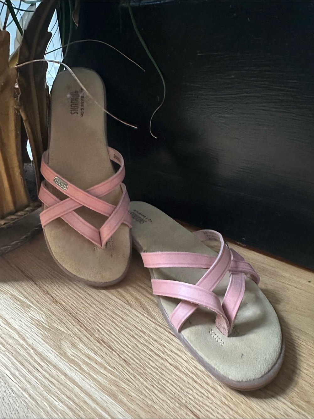 Comfy Women's Pink Crisscross Slide Sandals